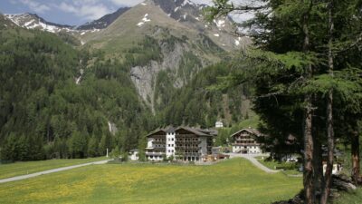 Wanderhotel Taurerwirt 2008 im Talschluss am Fuße des Großglockners2008