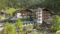 Das Wanderhotel Taurerwirt am Fuße des Großglockners liegt ideal für das Wandern in Osttirol.Das Wanderhotel Taurerwirt liegt in malerischer Szenerie. © Florian Scherl