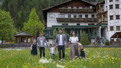 Familie Rogl führt das Wanderhotel Taurerwirt mit Herz. Christoph selbst leitet geführte Wanderungen in Tirol.Familie Rogl leitet das Hotel mit Herz und Geschick. © Florian Scherl
