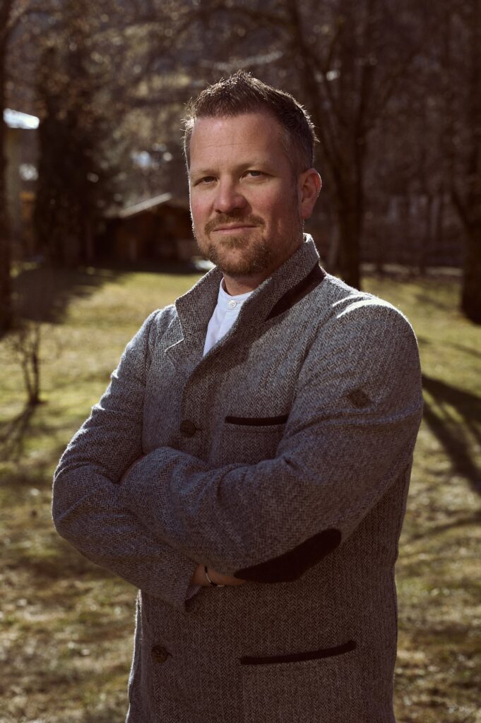 Stefan Leppert freut sich auf deinen Wanderurlaub in Tirol beim Wanderhotel Sonnalp.