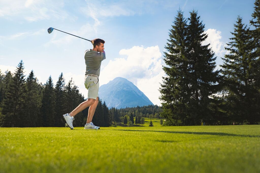 Nicht nur Wanderhotel in Tirol, sondern auch Golfhotel in Österreich: Das Biohotel Leutascherhof.