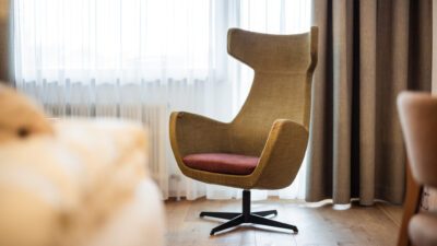 Bis ins Detail stimmige Deko: Das ist Wanderurlaub in Tirol beim Wanderhotel Biohotel Leutascherhof.© David Johansson