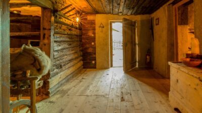 Historischer Eingang vom Gratznhäusl beim Wanderhotel Erlebnisort Gassenhof im Eisacktal© Erlebnisort Gassenhof