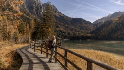 Herbstwandern im Antholzertal beim Wanderurlaub in Südtirol im Wanderhotel Autentis© Cam Poetry